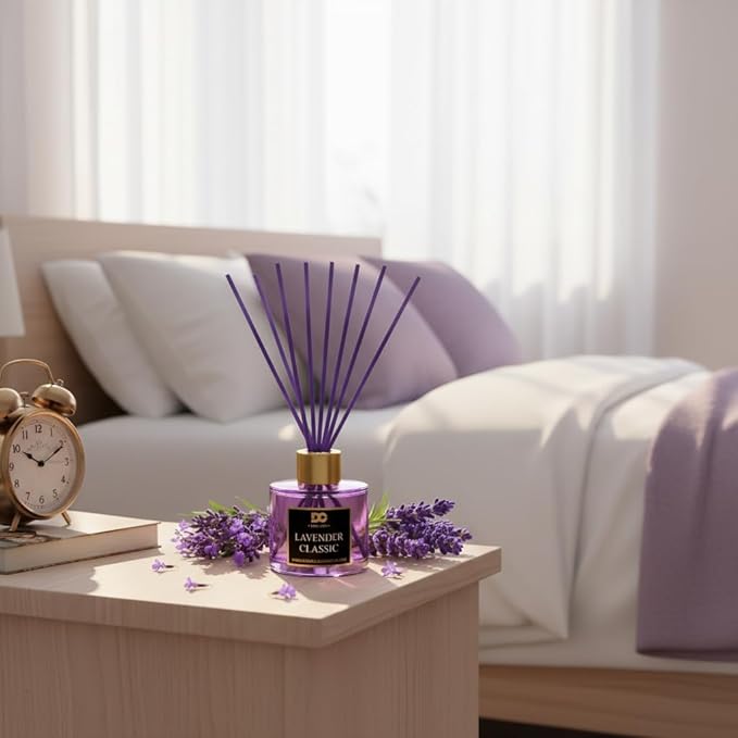 Daniella's Candles Reed Diffuser Set, Lavender Classic, Scented Diffuser with 8 Rattan Sticks, Home Fragrance, Long Lasting Oil Up to 20 Weeks