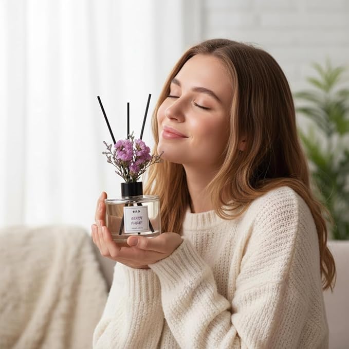 Reed Diffuser Set with Dried Flowers, 5.1oz Essential Oil Home Fragrance, Long Lasting Air Freshener for Bathroom Shelf Decor, Housewarming Gift, Berry Fudge Scent