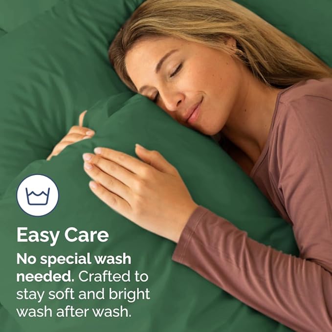 Standard Pillow Cases Set of 4 - Ultra Soft Hotel Quality Pillowcase Covers - Comfy Bedding for Women, Men, Kids & Teens - Machine Washable Pillow Protectors - 4 Piece - Standard Size Emerald Green