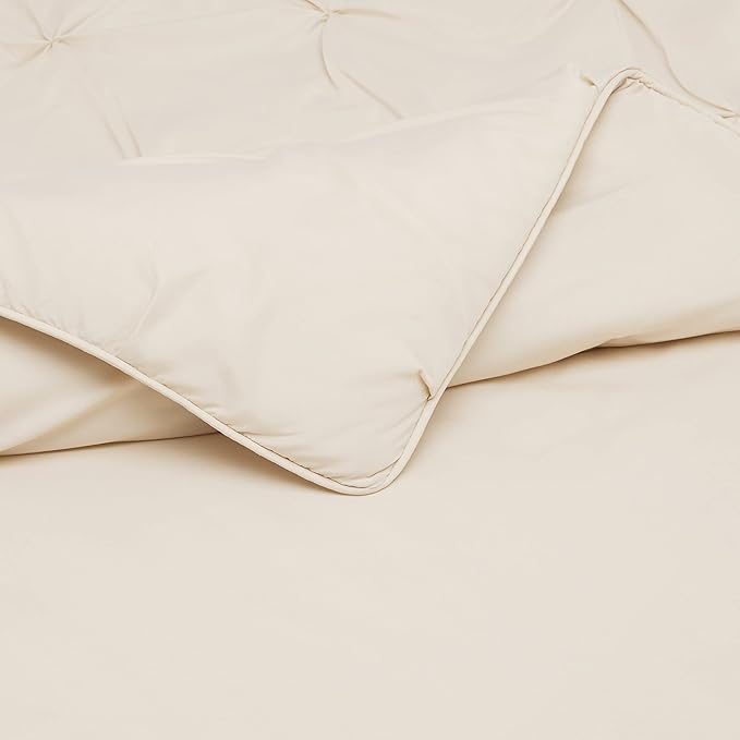 Amazon Basics Soft, Breathable Queen Size Comforter Set, All-Season Down-Alternative 3-Piece Bedding Set, Pinch Pleat Design with Piped Edges, Full/Queen, Beige