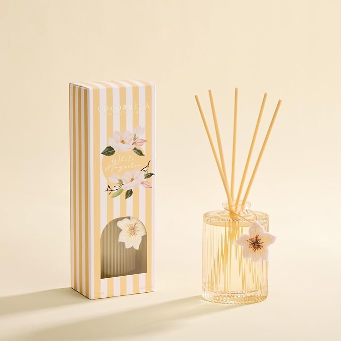 COCORRÍNA Reed Diffuser Set, White Magnolia Oil Diffuser with 8 Reeds & Fruit Charm, 6.09 fl oz Long-Lasting Home Fragrance for Bathroom Bedroom Décor