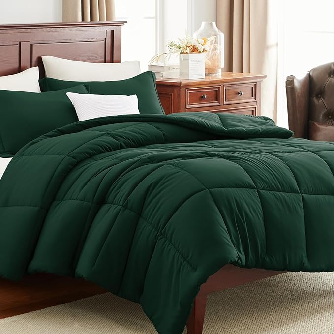 CozyLux Oversized Queen Comforter Set, 3 Pieces Emerald Green 98x98 Box Stitched Design Soft Bedding Set, All Season Lightweight Breathable Bed Set with 1 Down Alternative Comforter and 2 Pillow Shams