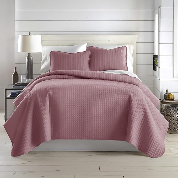 Southshore Fine Living, Inc. Oversized King Quilt Set, Lavender Quilt Bedspread King/California with 2 Matching Pillow Shams, Machine Washable Bedding, Soft & Cozy Coverlet, Lavender