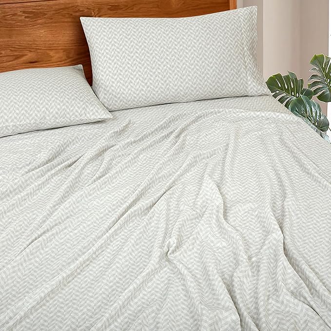 Royale Linens 300 Thread Count 100% Long Staple Combed Cotton Sheet Set - 4 Piece Queen Bed Sheets - 1 Fitted, 1 Flat & 2 Pillow cases - Soft Cool & Crisp Sheet (Queen, Heritage Herringbone,Microchip)