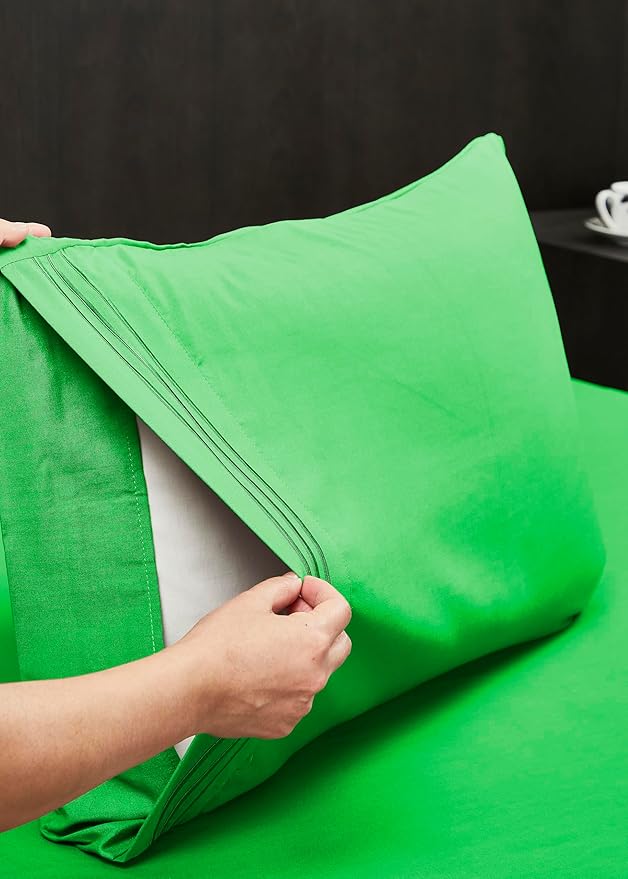 Mocassi Luxury Twin XL 4-Piece Sheet Set - 1800 Premium Hotel Quality - Easy-Fit, Wrinkle, Fade Resistant Bed Sheets and Pillowcases - All Around Elastic Fitted Sheet, Deep Pocket, Emerald Green