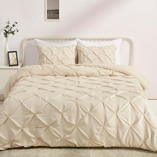 Amazon Basics Soft, Breathable Queen Size Comforter Set, All-Season Down-Alternative 3-Piece Bedding Set, Pinch Pleat Design with Piped Edges, Full/Queen, Beige