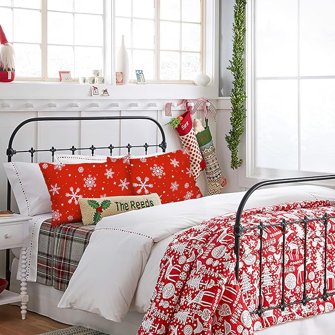 YIYEA Christmas Standard Pillow Cases Set of 2, Ultra Soft Double Brushed Microfiber Pillowcases Standard, Christmas Snowflake Bed Pillow Covers, Fade Resistant, Easy Slip-On (20"x26")