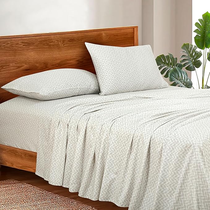 Royale Linens 300 Thread Count 100% Long Staple Combed Cotton Sheet Set - 4 Piece Queen Bed Sheets - 1 Fitted, 1 Flat & 2 Pillow cases - Soft Cool & Crisp Sheet (Queen, Heritage Herringbone,Microchip)