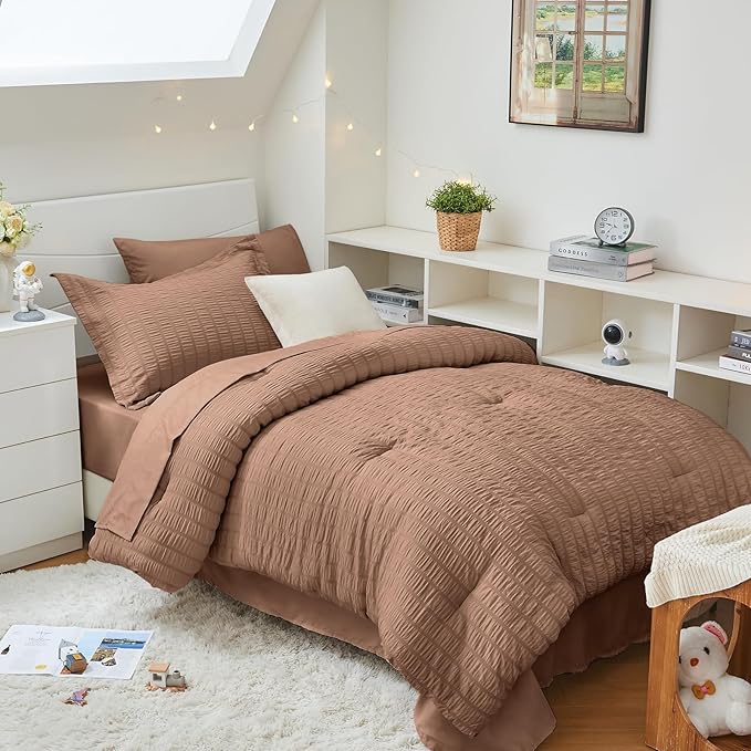 HYMOKEGE Mocha Mousse Twin Comforter Set Seersucker 5 Pieces, All Season Luxury Bed in a Bag for Bedroom, Bedding Set with Comforter, Sheets, Pillowcase & Sham