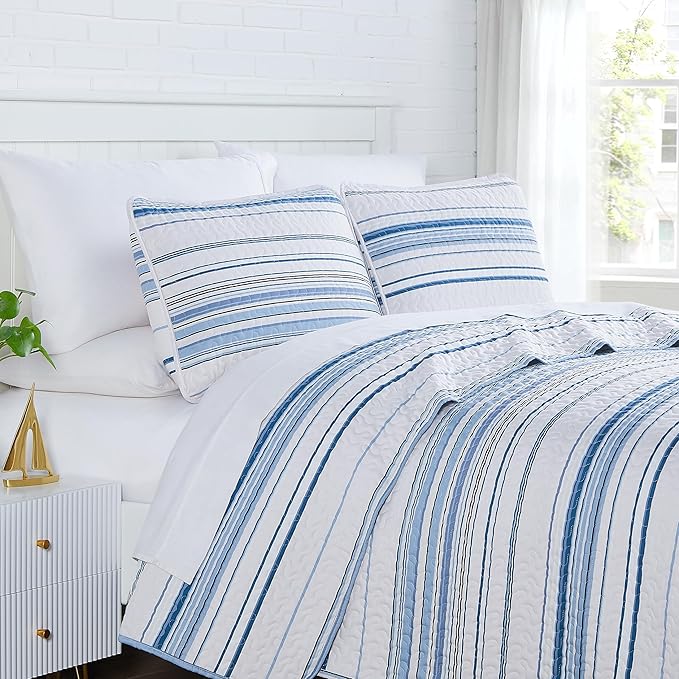 Southshore Fine Living, Inc. Twin/XL Quilt Bedding Set, Dorm Bedding Essentials, Stain Resistant, Machine Washable Striped Bedspread, Twin XL Comforter Set w/Pillow Sham, Blue Striped